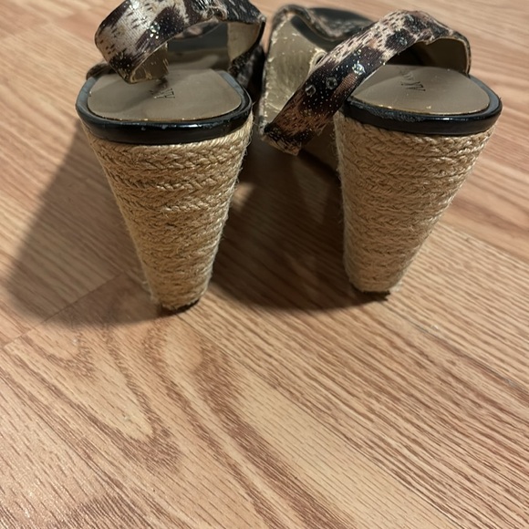 Anne Klein Wedge Heel Sling Back Cheetah Print Sandal Size 8 Wedge Heel - Picture 4 of 5